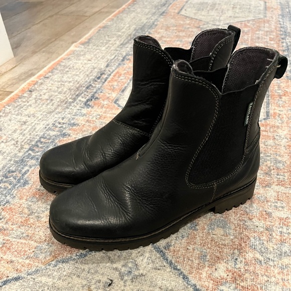 Eastland Women's Black Chelsea Ankle Boots - Picture 2 of 6